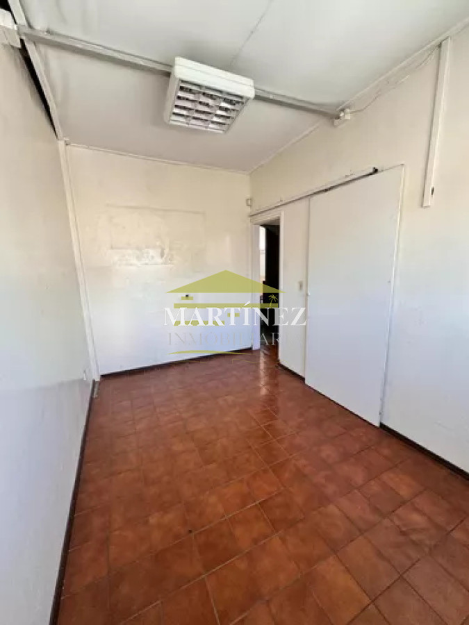 Local Comercial ID.11 - Alquiler Local Comercial 100m2 en Maldonado en frente a Avenida