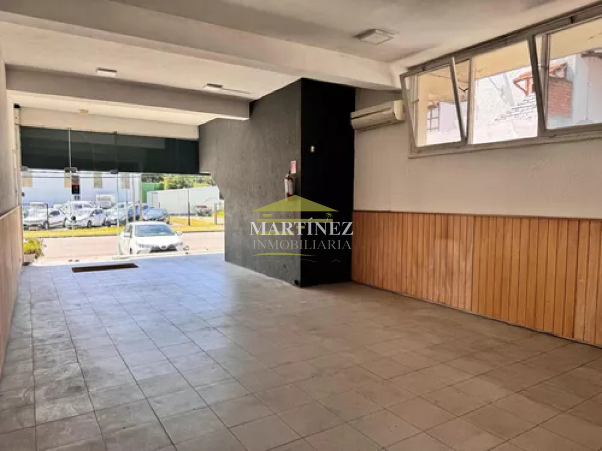 Local Comercial ID.11 - Alquiler Local Comercial 100m2 en Maldonado en frente a Avenida