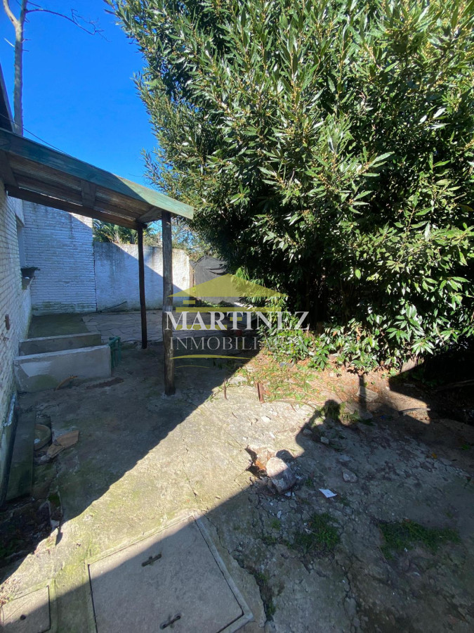 Terreno ID.1 - Venta Terreno 900m2 con construcción en Barrio Cantegril, Maldonado