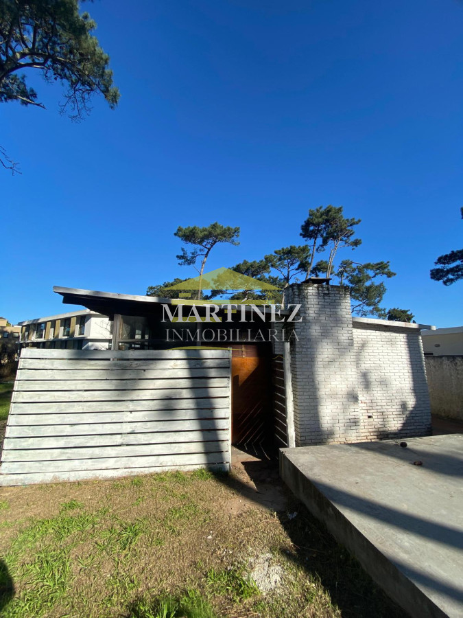 Terreno ID.1 - Venta Terreno 900m2 con construcción en Barrio Cantegril, Maldonado