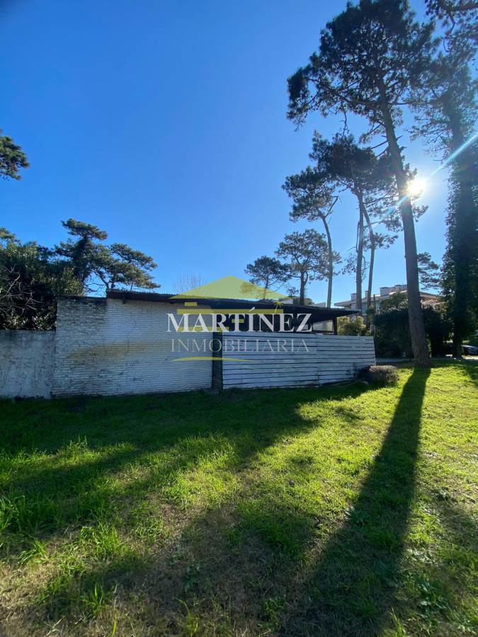 Terreno ID.1 - Venta Terreno 900m2 con construcción en Barrio Cantegril, Maldonado