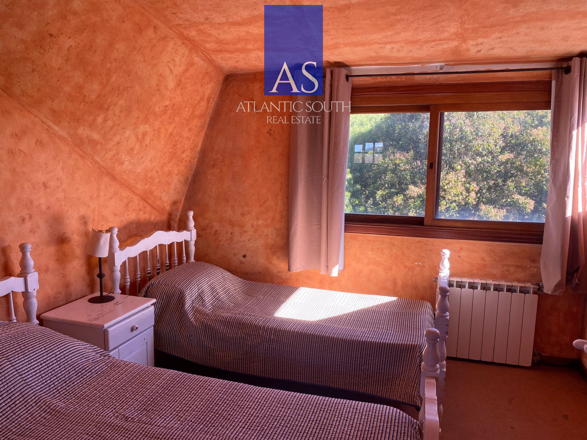 Casa ID.4041 - Casa 4 dormitorios Pinares con vista a la Laguna excelente opción