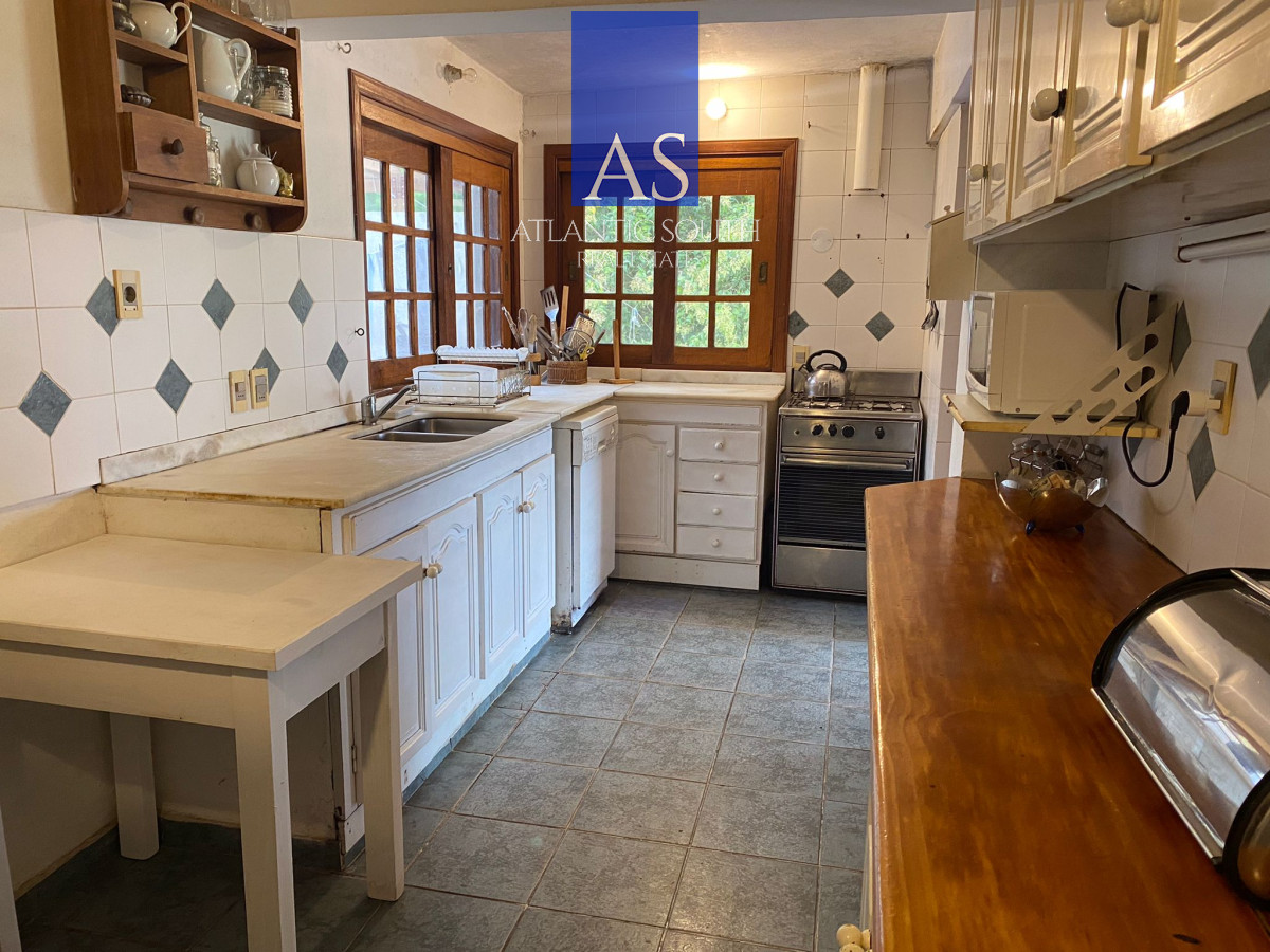 Casa ID.4041 - Casa 4 dormitorios Pinares con vista a la Laguna excelente opción