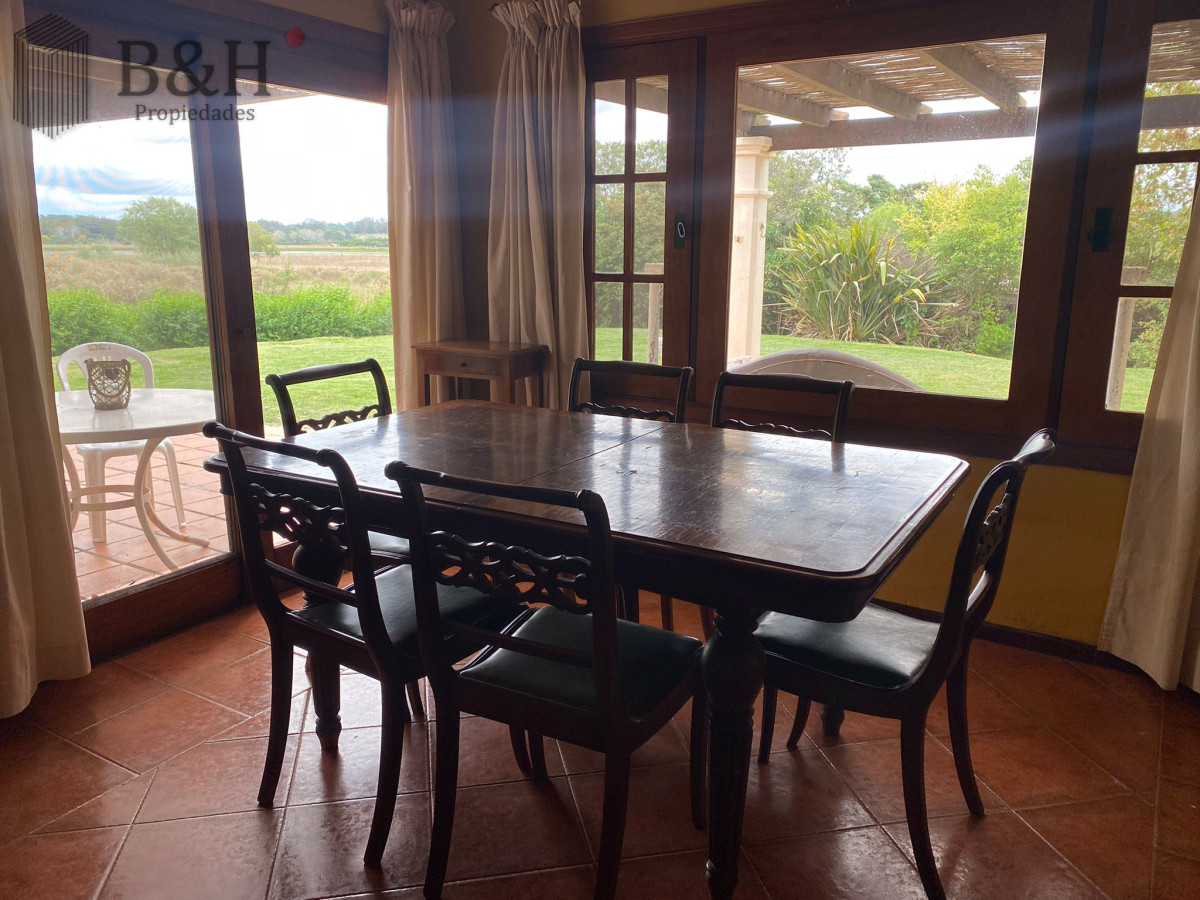 Casa ID.4306 - Casa 4 dormitorios  Pinares venta 