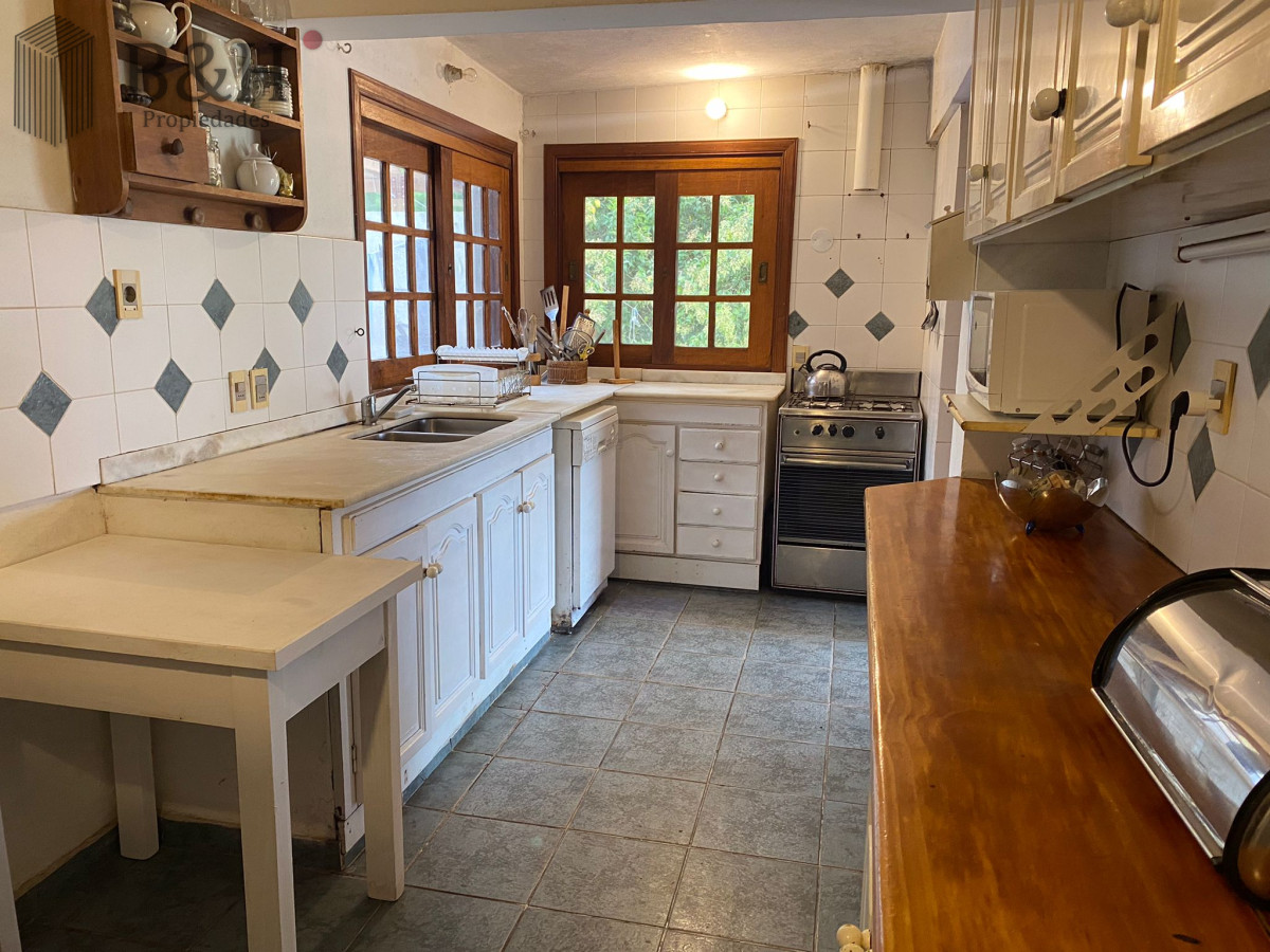 Casa ID.4306 - Casa 4 dormitorios  Pinares venta 