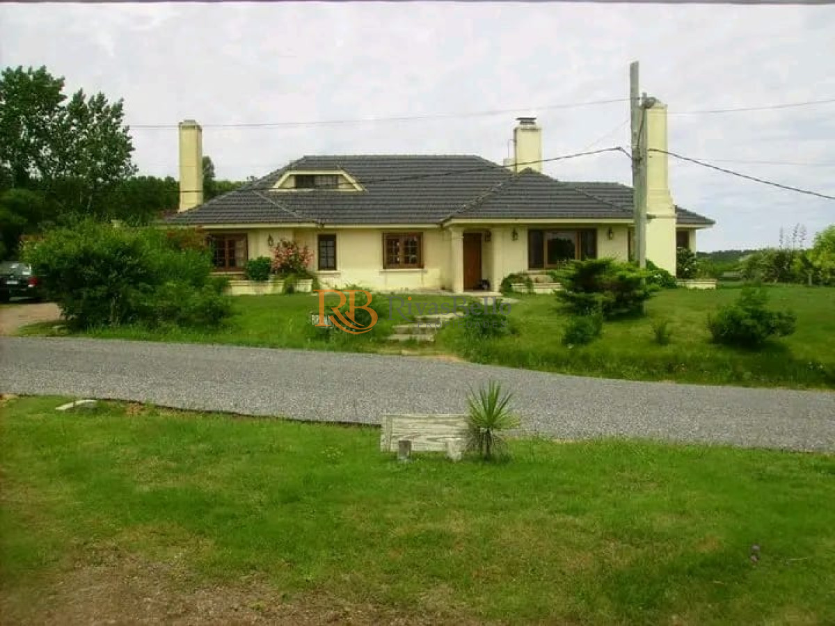 Casa ID.40 - Casa 4 dormitorios  Pinares venta 