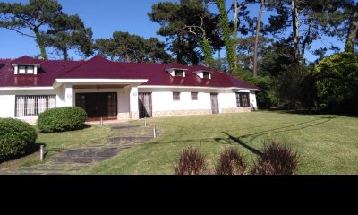 VENTA DE CASA DE 6 DORMOTORIOS EN BARRIO CANTEGRIL IDEAL PARA TODO EL AÑO!