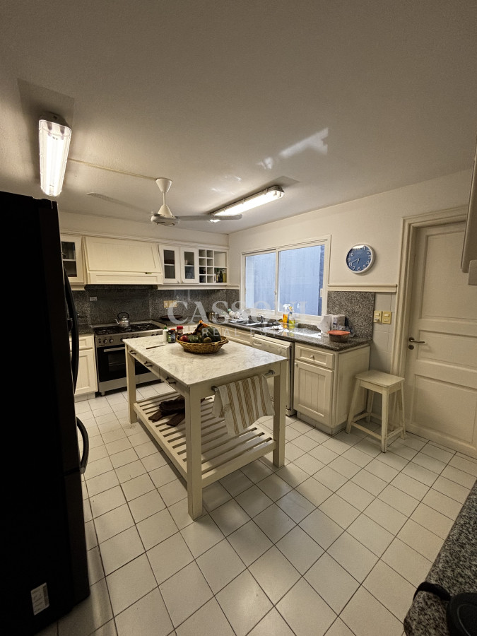 Apartamento ID.5132 - Venta apto 3 dormitorios y servicio vista Puerto