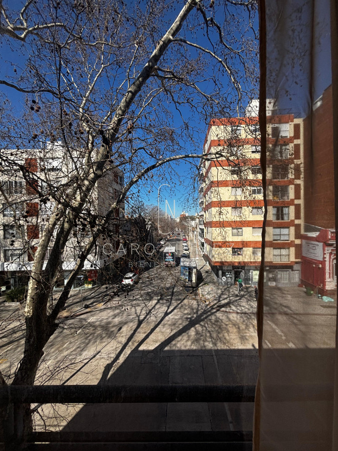 Apartamento ID.628 - Venta Apartamento 3 Dormitorios en Pocitos - Calle Rivera  Luminoso y amplio apartamento ubicado en una de las zonas más buscadas de Montevideo: Pocit