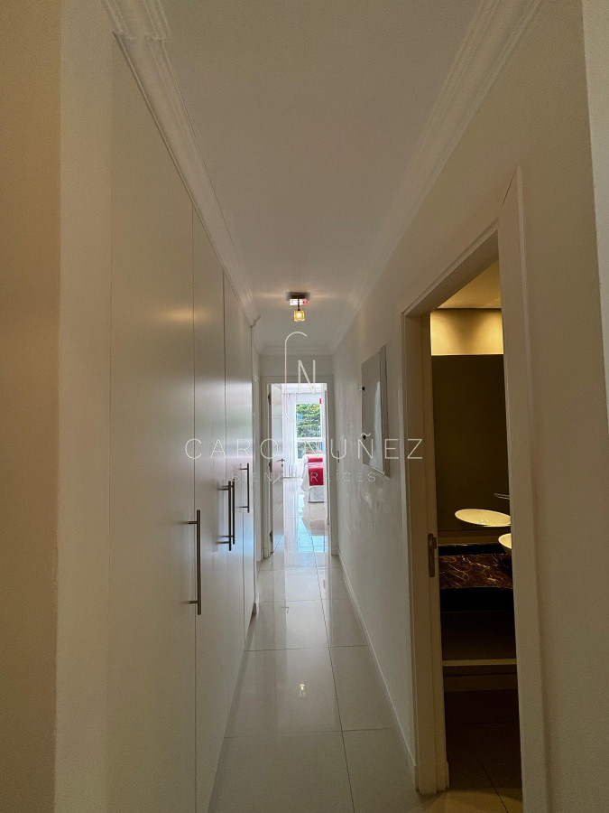 Apartamento ID.591 - APTO EN VENTA 3 SUITES EN PUNTA DEL ESTE SOBRE LA MANSA-