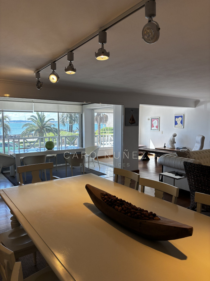 Apartamento ID.669 - Venta apto 3 dormitorios y servicio vista Puerto