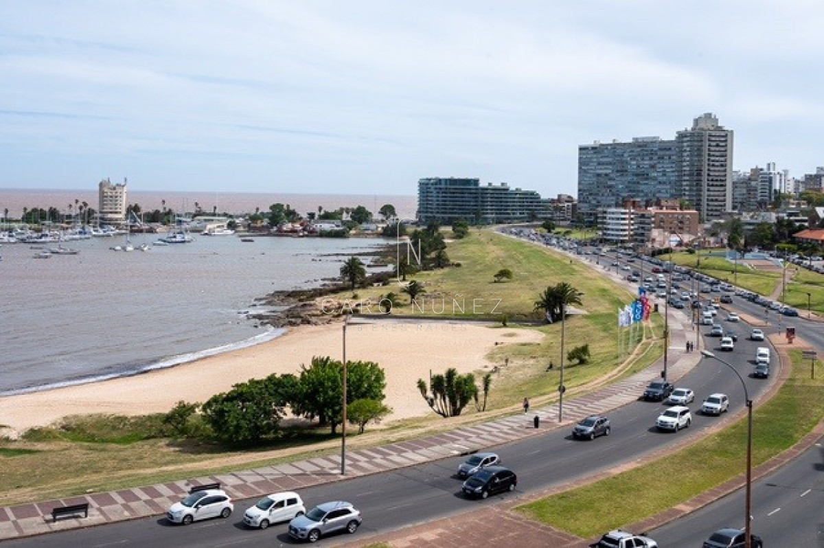 Apartamento ID.707 - Alquiler apto amoblado 3 dormitorios