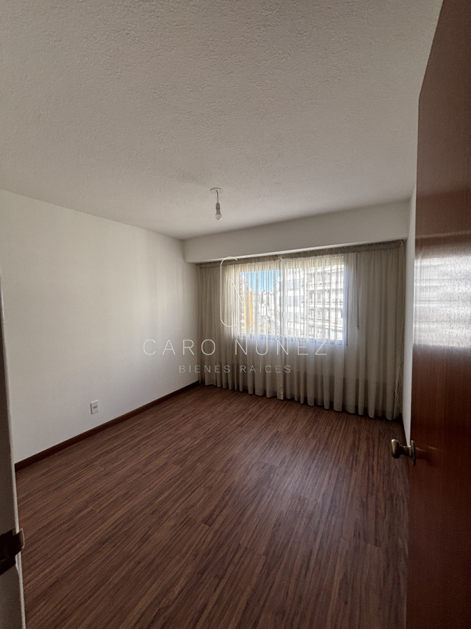 Apartamento ID.565 - Apto en Alquiler, de 3 dormitorios , 2 baños y gge en Pocitos 