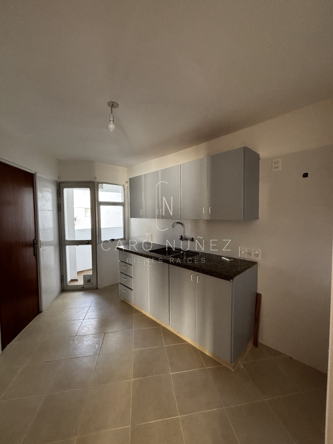 Apartamento ID.565 - Apto en Alquiler, de 3 dormitorios , 2 baños y gge en Pocitos 
