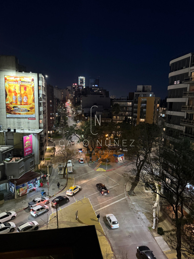 Apartamento ID.565 - Apto en Alquiler, de 3 dormitorios , 2 baños y gge en Pocitos 