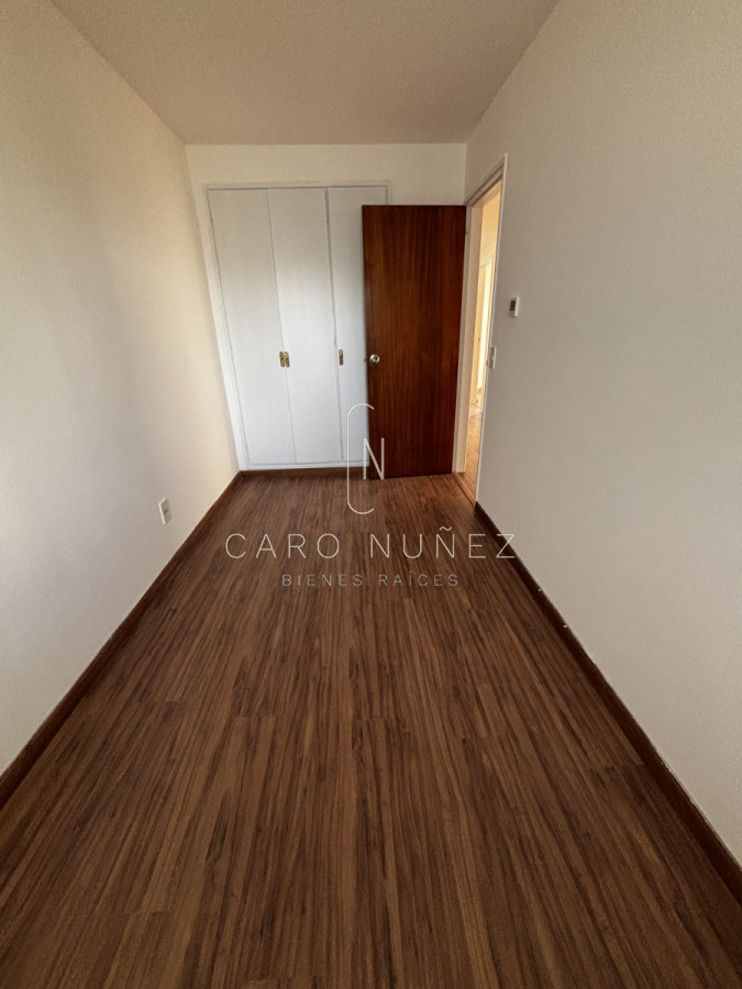 Apartamento ID.565 - Apto en Alquiler, de 3 dormitorios , 2 baños y gge en Pocitos 