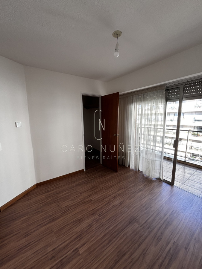 Apartamento ID.565 - Apto en Alquiler, de 3 dormitorios , 2 baños y gge en Pocitos 