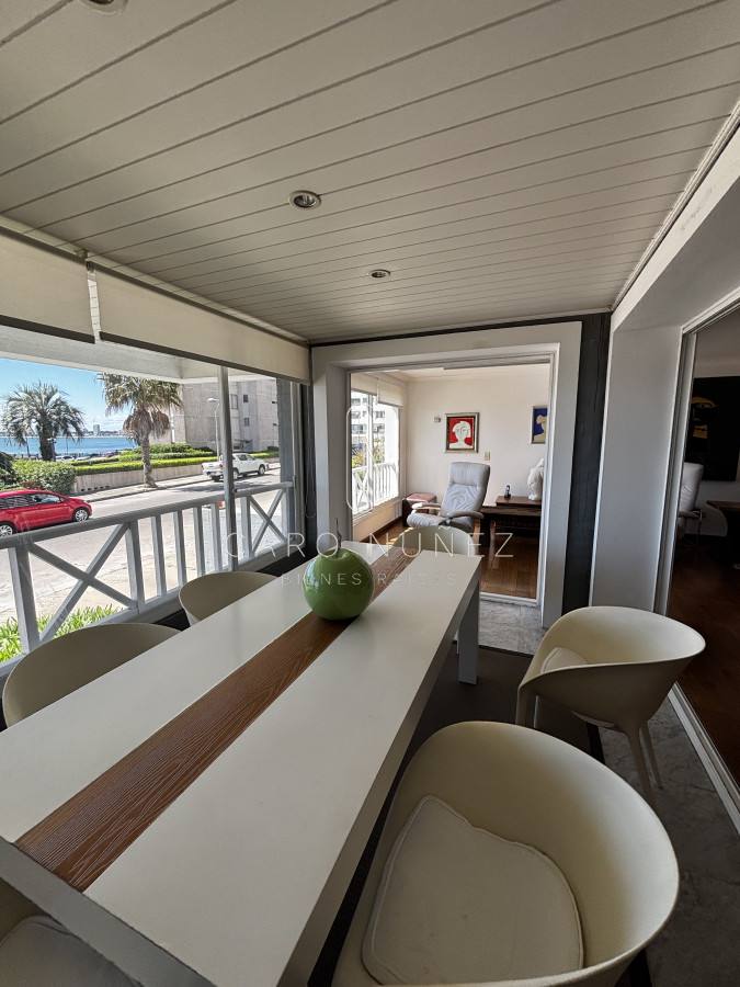 Apartamento ID.669 - Venta apto 3 dormitorios y servicio vista Puerto