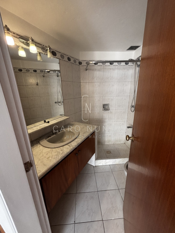 Apartamento ID.565 - Apto en Alquiler, de 3 dormitorios , 2 baños y gge en Pocitos 