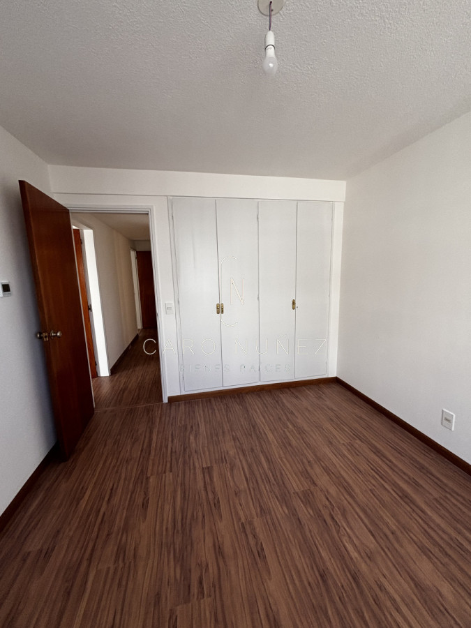 Apartamento ID.565 - Apto en Alquiler, de 3 dormitorios , 2 baños y gge en Pocitos 