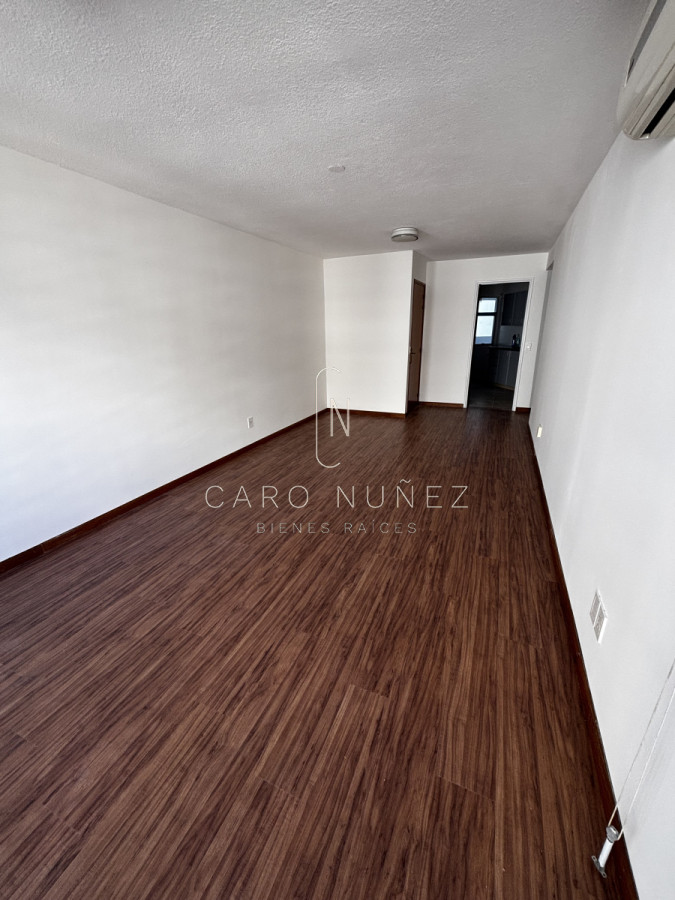 Apartamento ID.565 - Apto en Alquiler, de 3 dormitorios , 2 baños y gge en Pocitos 