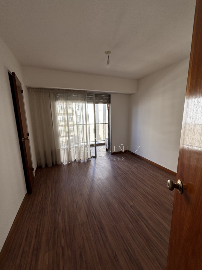 Apartamento ID.565 - Apto en Alquiler, de 3 dormitorios , 2 baños y gge en Pocitos 