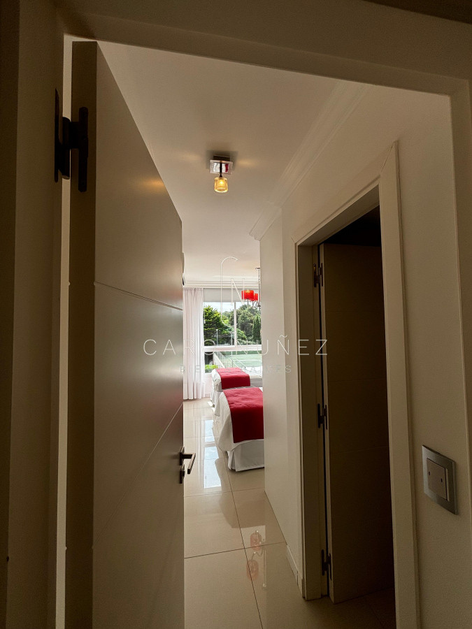 Apartamento ID.591 - APTO EN VENTA 3 SUITES EN PUNTA DEL ESTE SOBRE LA MANSA-
