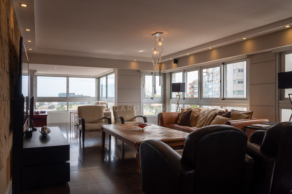 Apartamento ID.707 - Alquiler apto amoblado 3 dormitorios