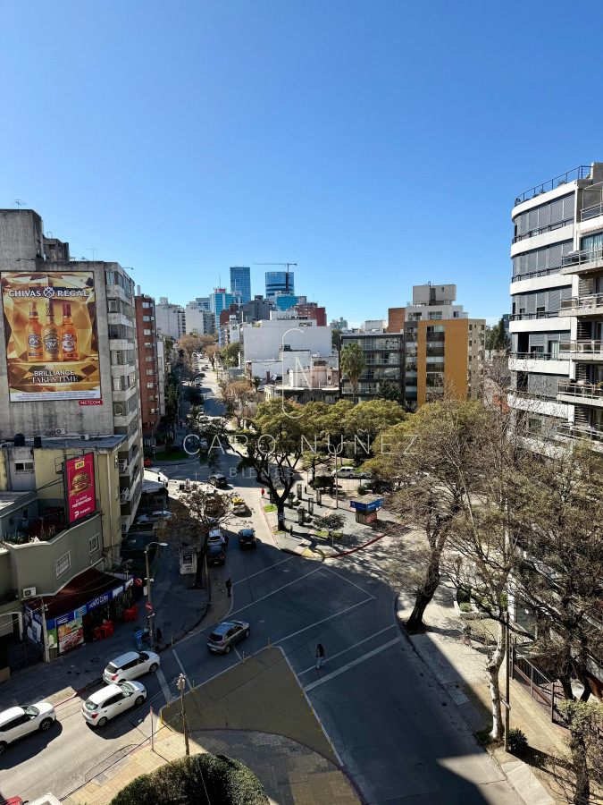 Apartamento ID.565 - Apto en Alquiler, de 3 dormitorios , 2 baños y gge en Pocitos 