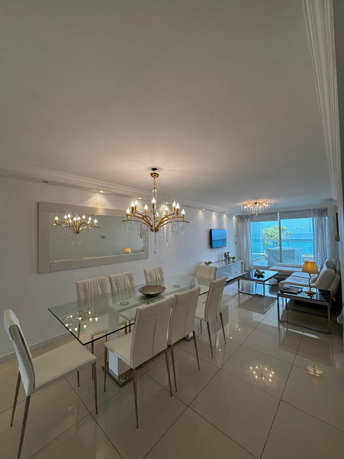 APTO EN VENTA 3 SUITES EN PUNTA DEL ESTE SOBRE LA MANSA-