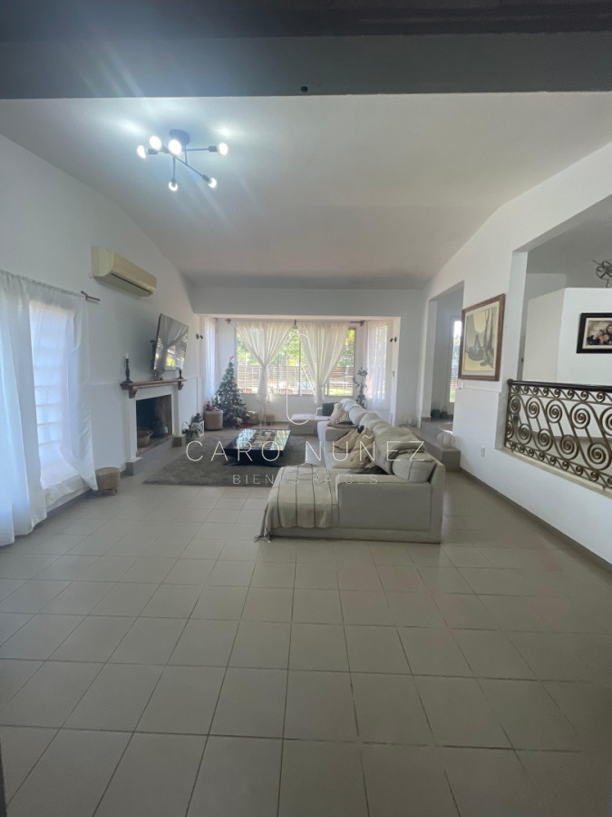 Casa ID.702 - Venta de Casa en El Pinar — Zona de gran crecimiento