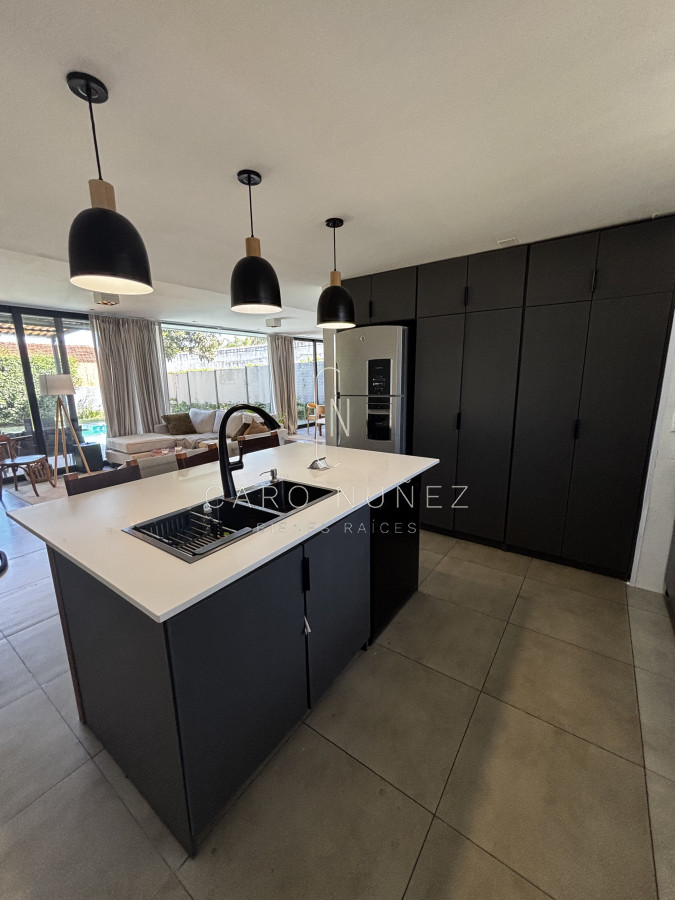 Casa ID.670 - Venta casa moderna 4 dormitorios Carrasco Sur