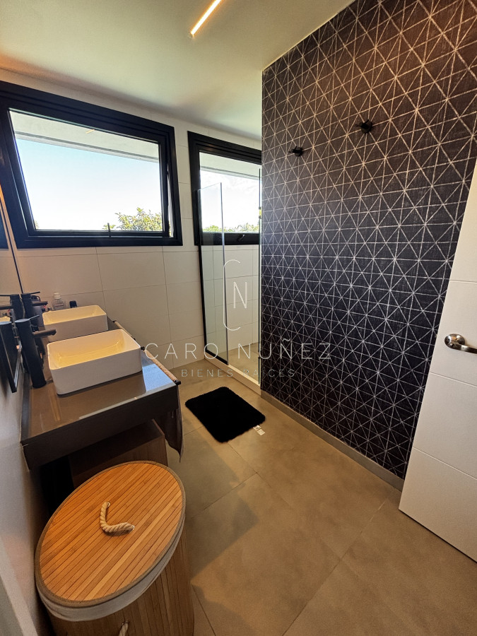 Casa ID.670 - Venta casa moderna 4 dormitorios Carrasco Sur