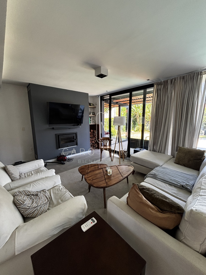 Casa ID.670 - Venta casa moderna 4 dormitorios Carrasco Sur