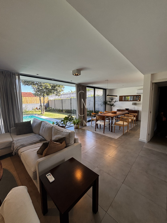 Casa ID.670 - Venta casa moderna 4 dormitorios Carrasco Sur