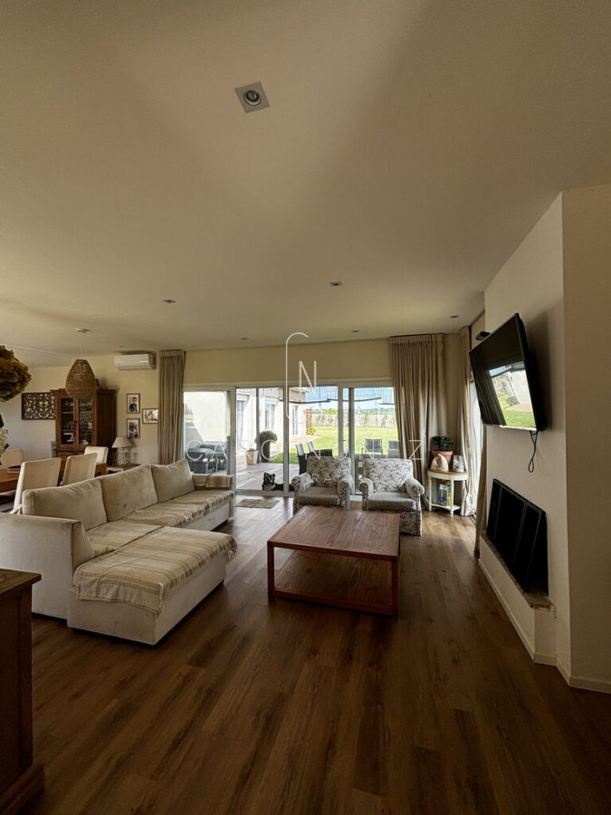 Casa ID.554 - Venta casa 4 dormitorios en Colinas de Carrasco