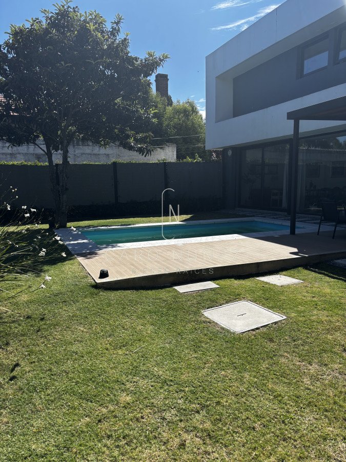 Casa ID.670 - Venta casa moderna 4 dormitorios Carrasco Sur