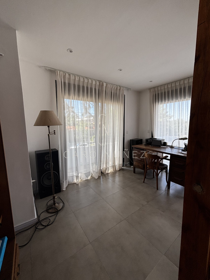 Casa ID.670 - Venta casa moderna 4 dormitorios Carrasco Sur