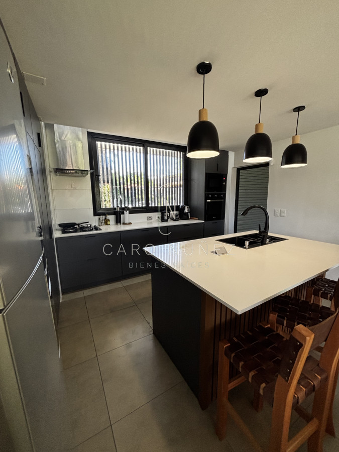 Casa ID.670 - Venta casa moderna 4 dormitorios Carrasco Sur
