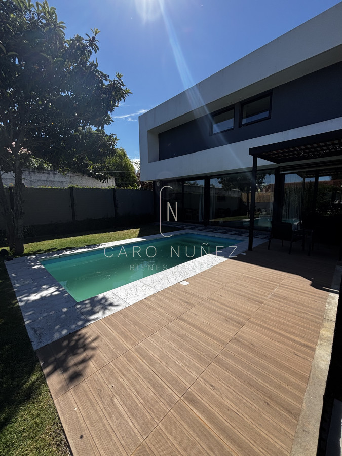 Casa ID.670 - Venta casa moderna 4 dormitorios Carrasco Sur