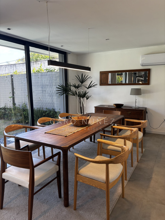 Casa ID.670 - Venta casa moderna 4 dormitorios Carrasco Sur