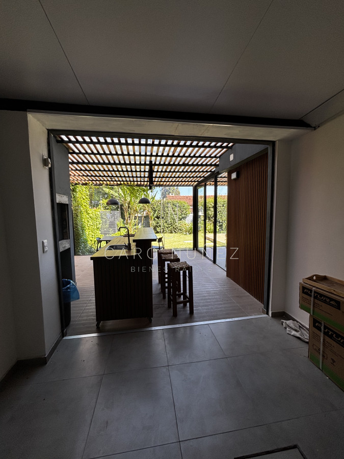 Casa ID.670 - Venta casa moderna 4 dormitorios Carrasco Sur