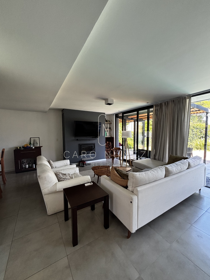 Casa ID.670 - Venta casa moderna 4 dormitorios Carrasco Sur