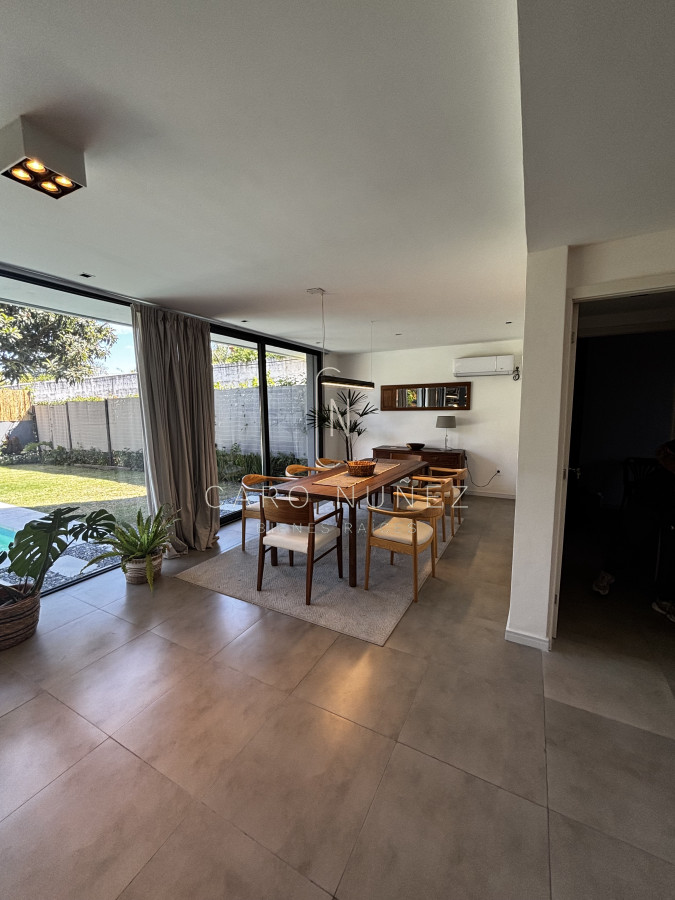 Casa ID.670 - Venta casa moderna 4 dormitorios Carrasco Sur