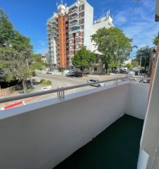 Casa en Venta en  Punta Carretas, sobre calle Sarmiento.