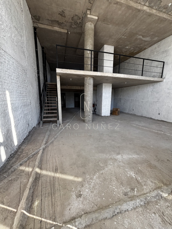 Local Comercial ID.758 - Venta o alquiler gran local