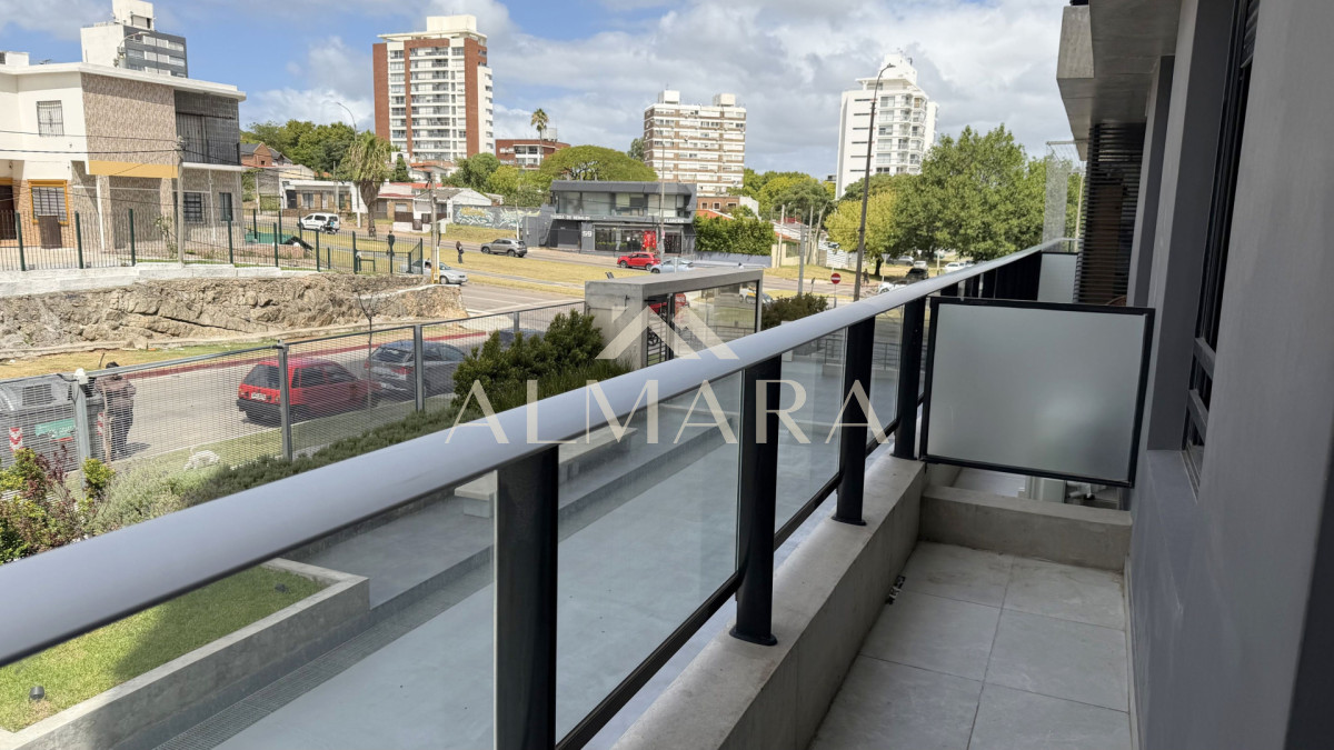 Apartamento ID.7 - MONOAMBIENTE AMOBLADO EN MALVÍN, BALCÓN, SEGURIDAD 24 HS - CERCA DE LA RAMBLA