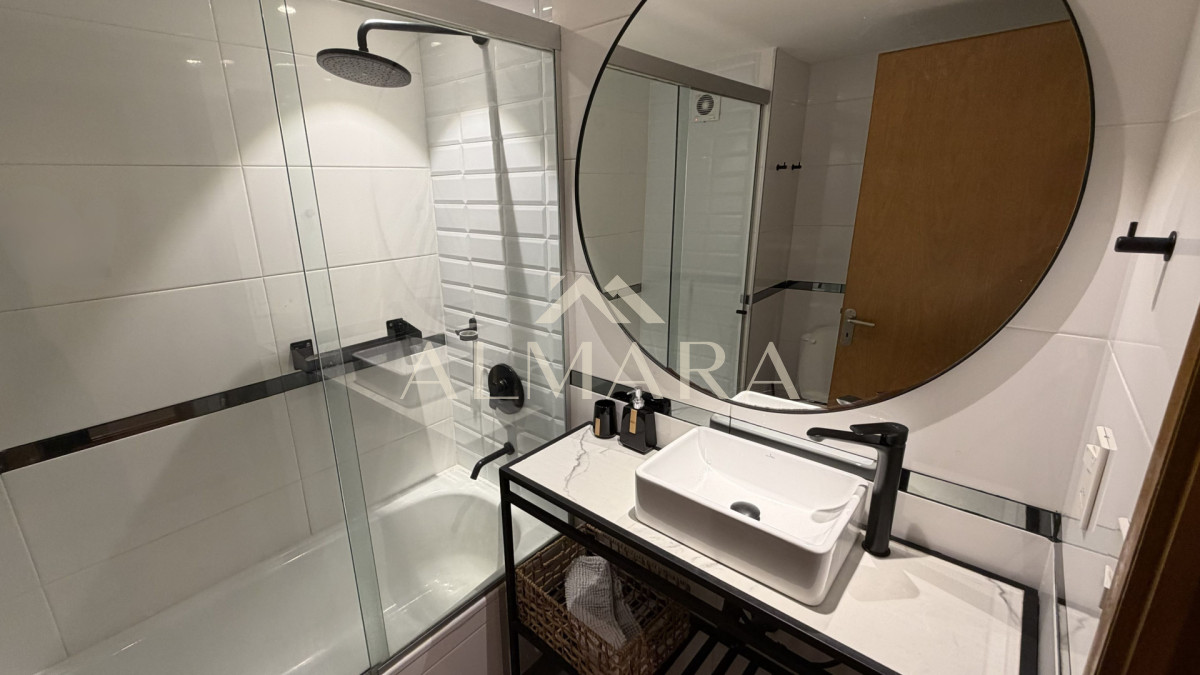 Apartamento ID.2 - VENTA Apartamento Puerto del Buceo frente al mar 3 suites, servicio y 2 Gje.