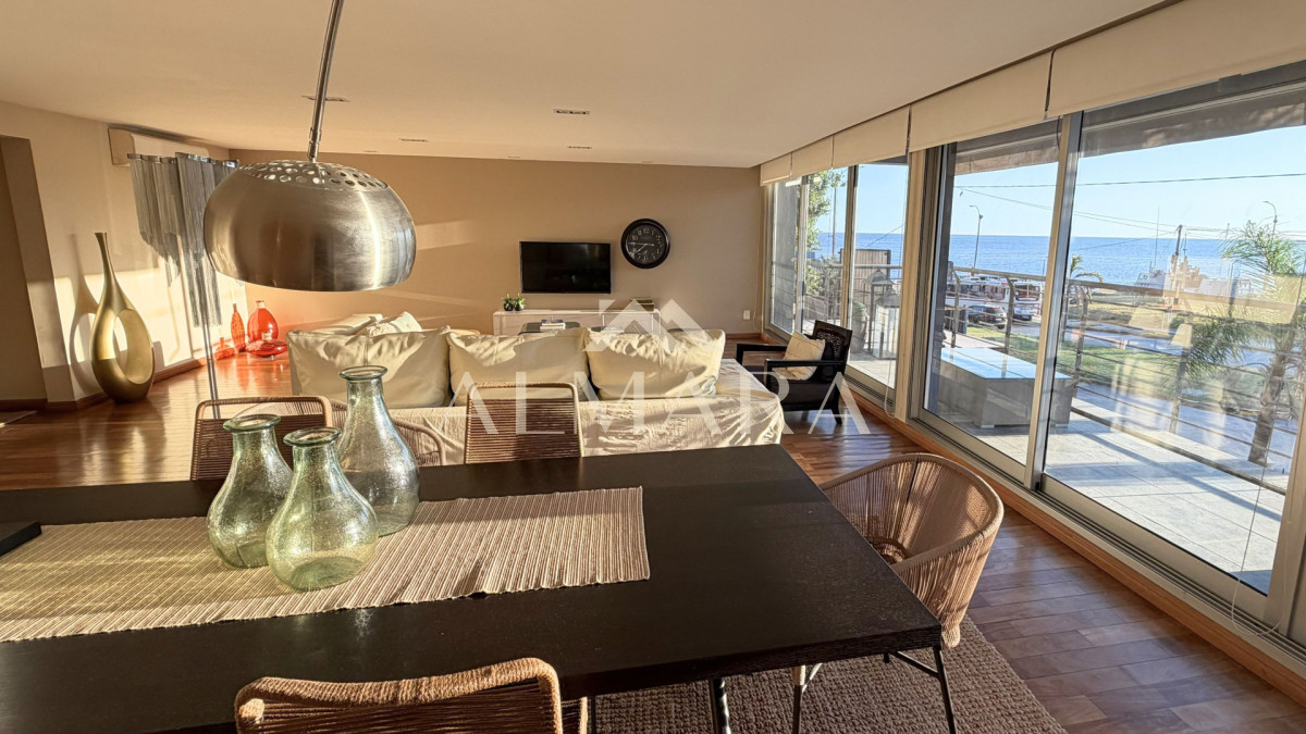 Apartamento ID.2 - VENTA Apartamento Puerto del Buceo frente al mar 3 suites, servicio y 2 Gje.