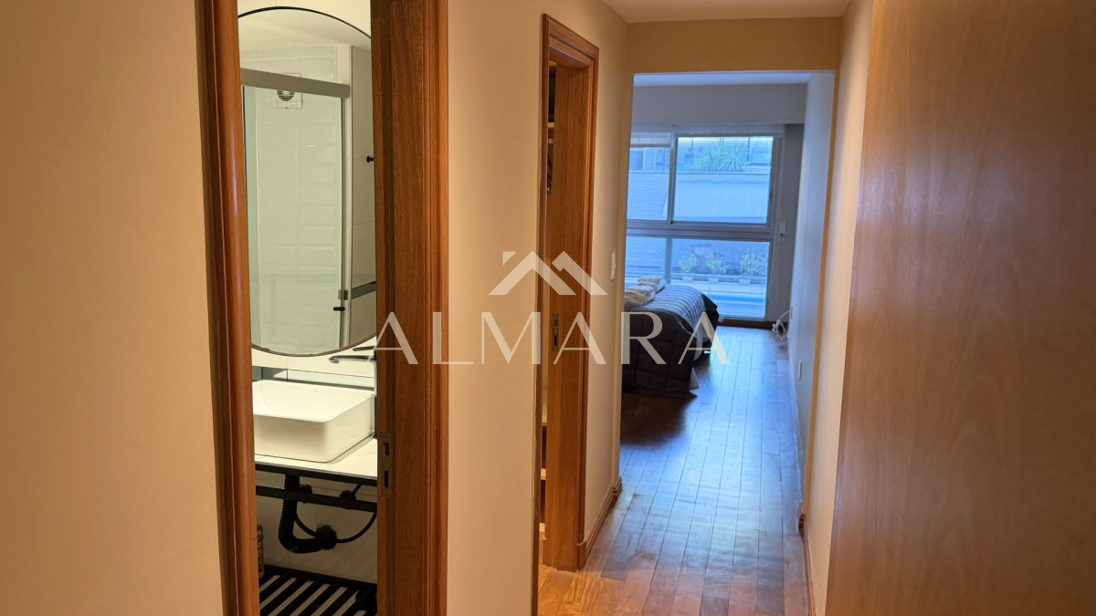 Apartamento ID.2 - VENTA Apartamento Puerto del Buceo frente al mar 3 suites, servicio y 2 Gje.